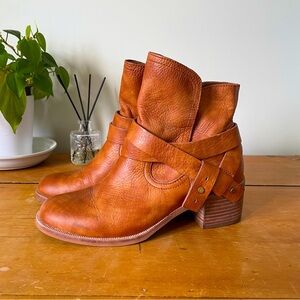 Women’s Ugg Leather Boots size 7 Cognac